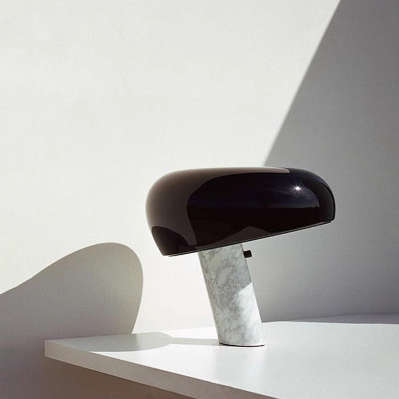 Nordic Snoopy™ | Lampe de table au design marbré