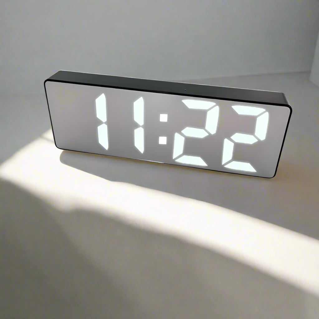 Horloge LED numérique moderne avec affichage de la température | Dimmable & affichage 12/24 heures