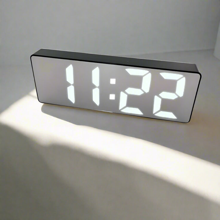 Horloge LED numérique moderne avec affichage de la température | Dimmable & affichage 12/24 heures