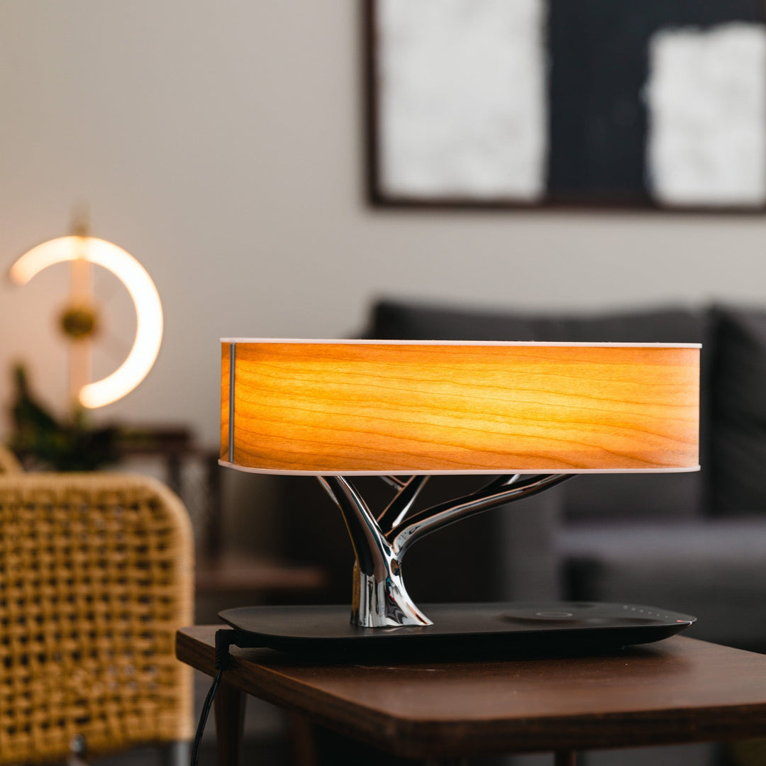 Lampe de table avec chargeur sans fil, haut-parleur Bluetooth et éclairage dimmable | Design en bois