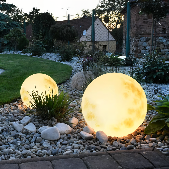 LunaLumena | Lampe de jardin solaire LED en forme de lune – Éclairage extérieur résistant aux intempéries avec lumière blanche chaude