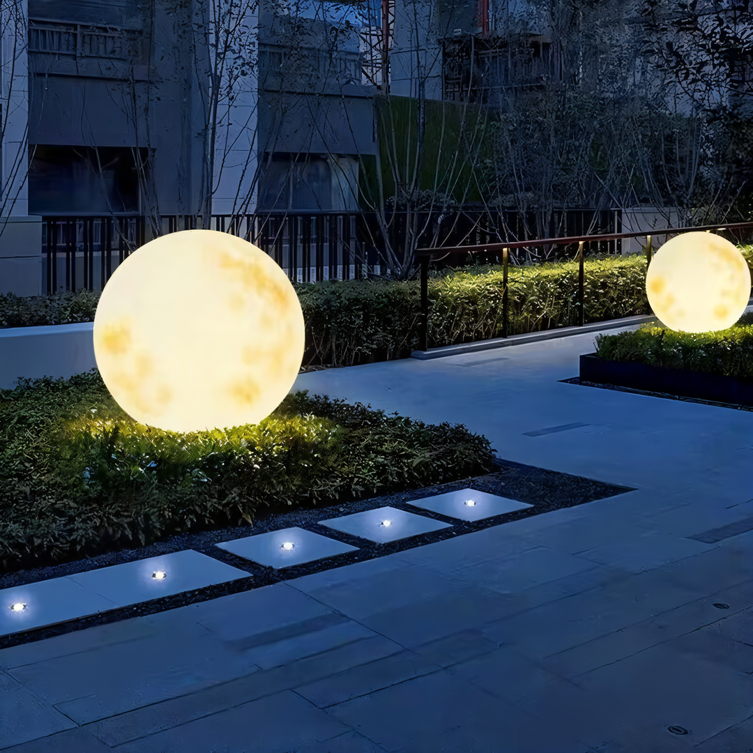 LunaLumena | Lampe de jardin solaire LED en forme de lune – Éclairage extérieur résistant aux intempéries avec lumière blanche chaude