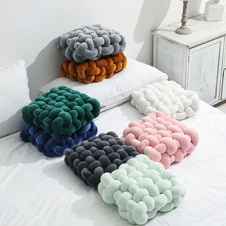 Coussin décoratif carré Soft Knot en velours cristal | Coussin à nœud tendance et respirant pour un intérieur élégant